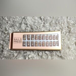 Buy 4get 1 free Beautiful Press-on Nails for women